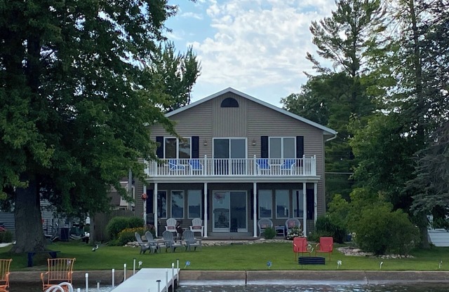 “The Fishing Shack” a Shawano Lake Retreat!