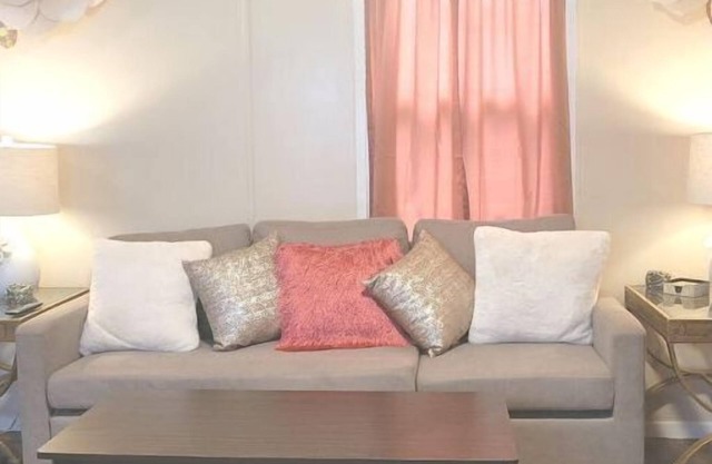 The Floral Cottage Three Bedrooms One Bath