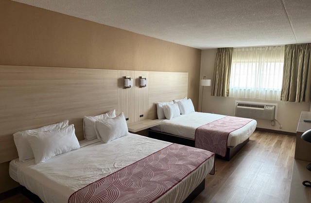The Floral Park Motor Lodge