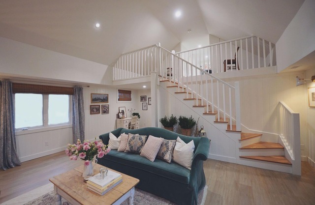 The Flower Garden Farmhouse. Stay at a Flower Farm just 1 hour from Toronto