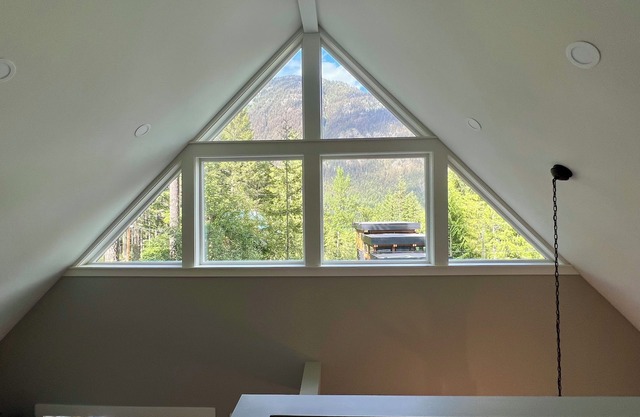 The Fog + Fir Retreat - Family Friendly Cabin With Mountain Views