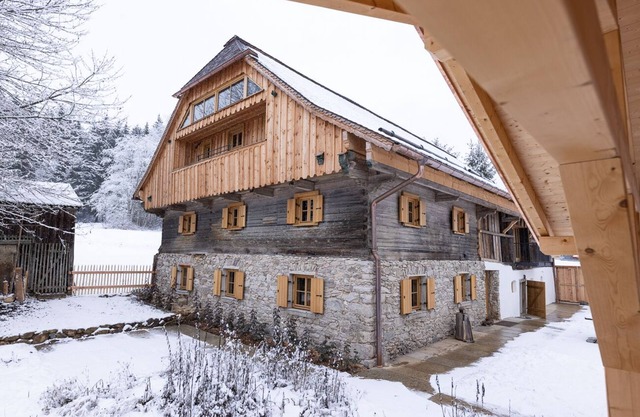 das Forsthaus - historischer Hof mit Sauna & Weiher inmitten einer Waldlichtung