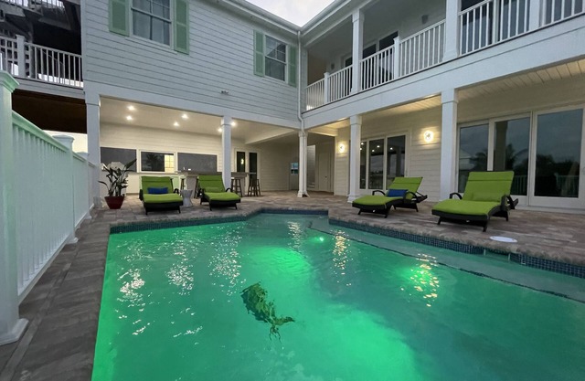 The Frigate House, Luxury Home. Pool, Boat Slip, Beach Access