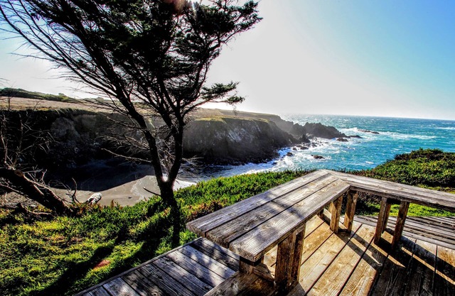 Dramatic Ocean Front Startseite mit einem wirklich einzigartigen historischen Umgebung