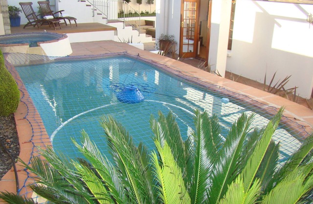 Spacious self catering villa with pool & jacuzzi, sleeps11(13)
