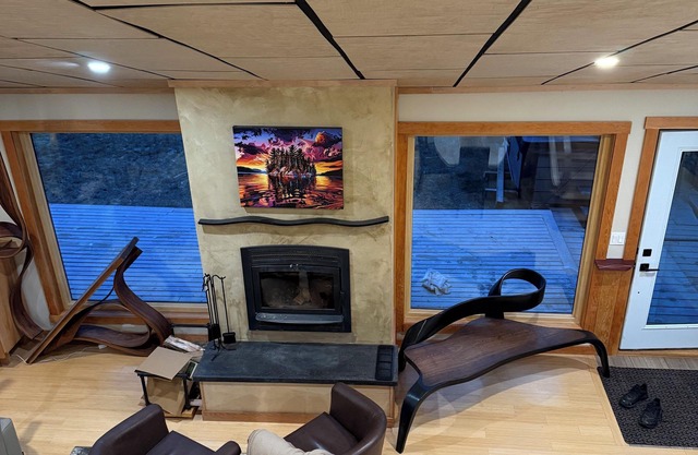 The Gallery /Spa House in picturesque Oceanside community