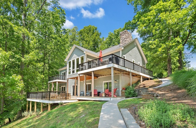 The Gate House - Lake Views and Private Cove