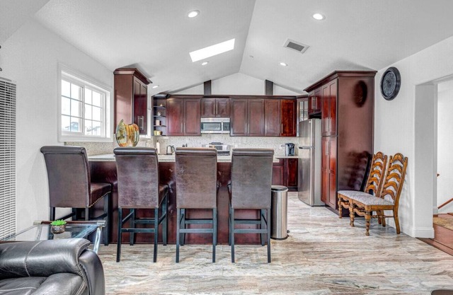 The Gateway - Large Home Near Monterey & Beaches
