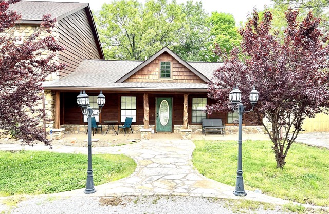 The Gathering Place! 806 Massey Ave. New Nightly Rental