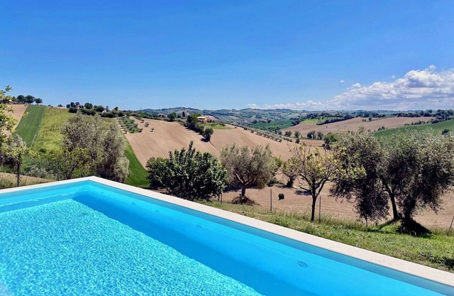 Historisches Bauernhaus mit Swimmingpool, Grill, Fitnessraum, Olivenhain in Senigallia - il Gelso