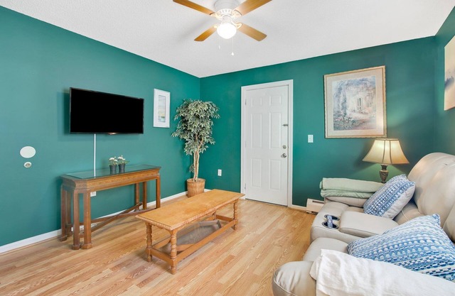 The Gem! Cozy 1-bedroom with AC and WiFi in charming Hartford with office space