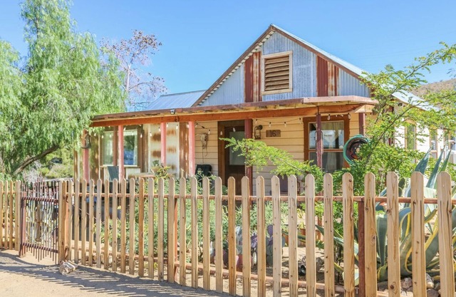 The General - Historical Burcham house in Randsburg
