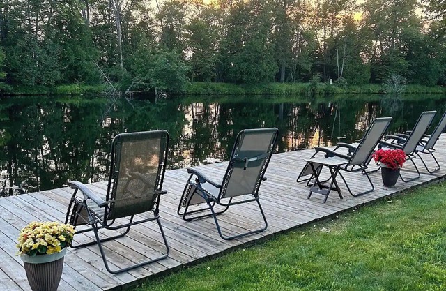 The Get-A-Way Cottage (Recently renovated, wifi)