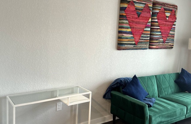 The Golden Egret- brand new luxury apartment near NAS JAX and Orange Park