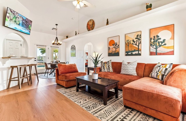 The Golden Oasis : Pool & Game Room