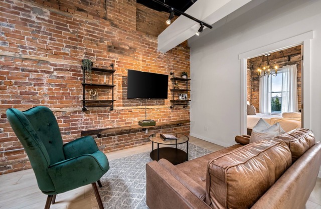 The Goodman: Front Street Flats