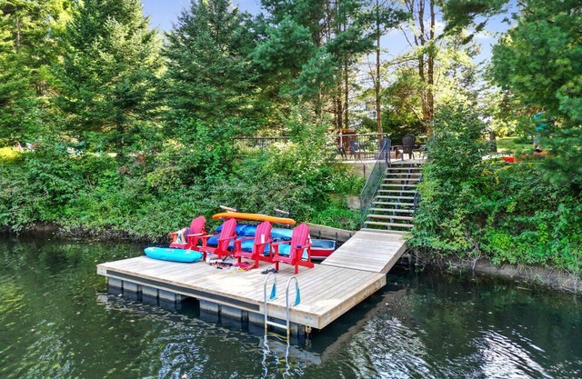 The Gordon's River Cabin-Custom Log Home The perfect family getaway!