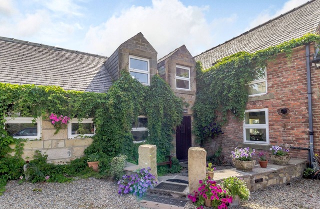 THE GRANARY, pet friendly, character holiday cottage in Morpeth