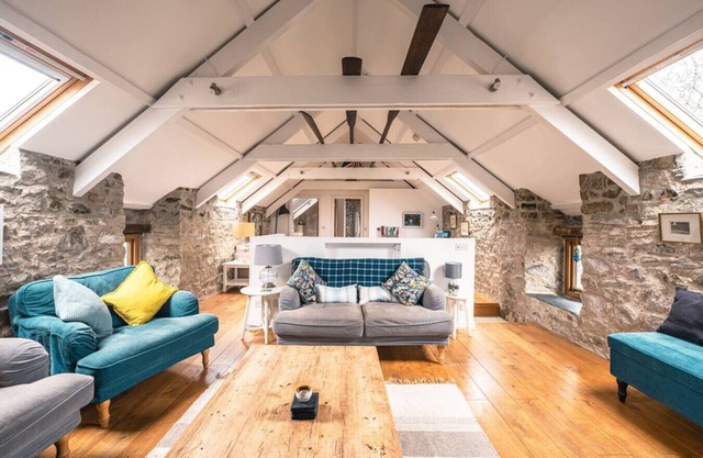 The Granary · Stunning Converted Granary in Heart of St Davids