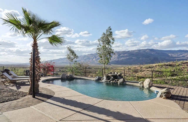 The Grand Horizon; off-grid AZ estate home with sparkling pool