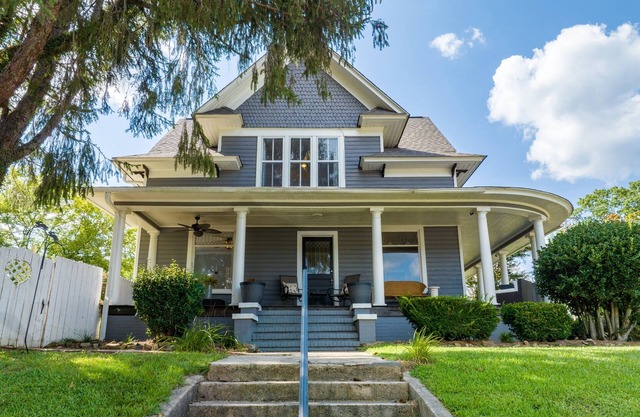 The Grand House - 5BD & 3 BA