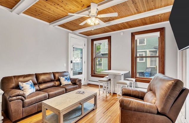 The Grand Mare Alabama | Sleeps 4 | Free Parking