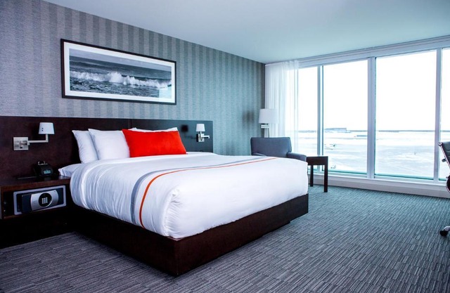 The Grand Winnipeg Airport Hotel by Lakeview