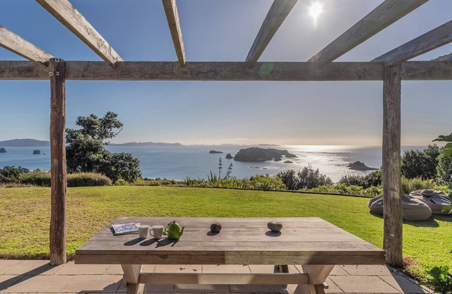 The Grandstand - Hahei Holiday Home
