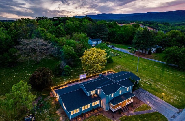 The great escape! Hot Tub, Movies, Games 10min SNP