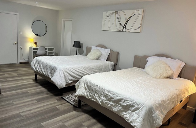 The Great Room - fully cozy & private Townhome