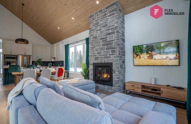 ⭐ The Green Chill at Cité-Jardin 🟢 Private hot tub, Pool, Near Quebec City ⭐