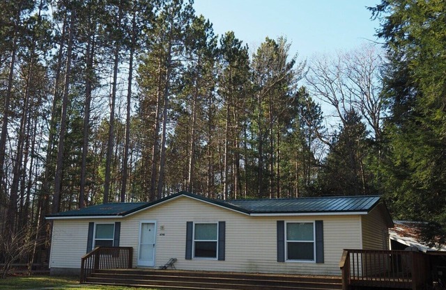 The Green Lake Getaway - Shared Lake Access!