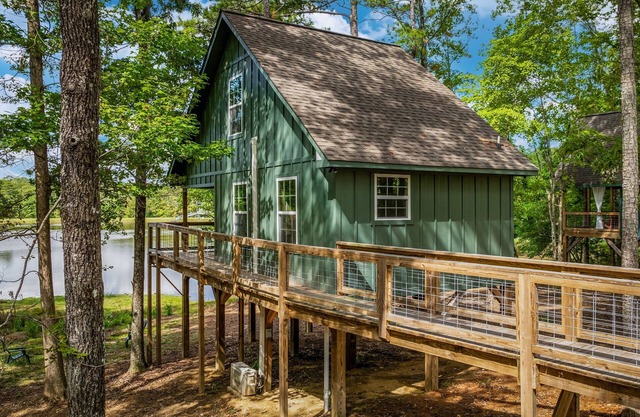 The Green Treehouse at Little River Treehouses