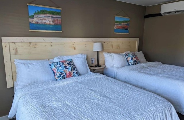 The Greenland Motel - Room No. 6