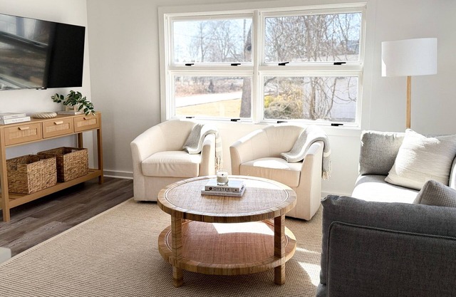 The Greenport Beach Cottage: 3 Min Walk to Beach, 1 mile to Town