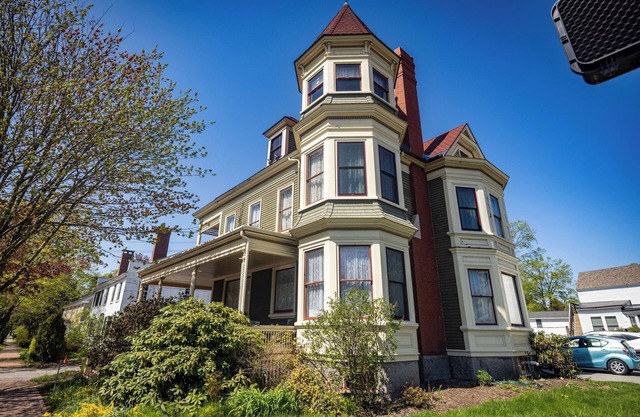 Das Gregory House liegt in der Nähe zahlreicher Strände und der I 95 in Southern Maine