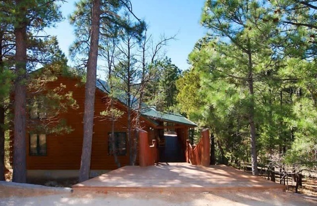 Die Grizz - Cosy Cabins Real Estate, LLC.