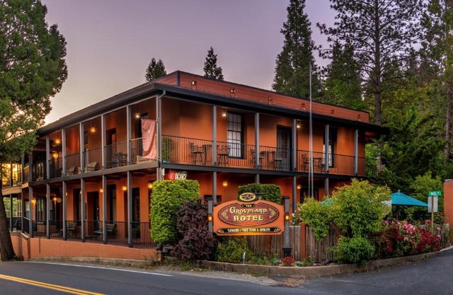 The Groveland Hotel
