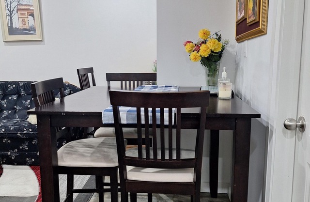 The Hampton Suite( close to the Airport & Downtown)