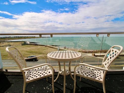The Hamptons - Entire Seafront Property with Stunning Sunsets