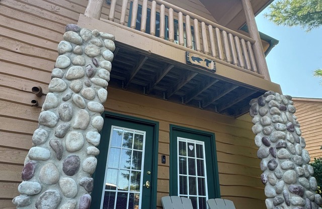 The Happy Traveler - Cabin at Starved Rock State Park