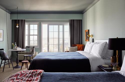 The Harbor Front Inn