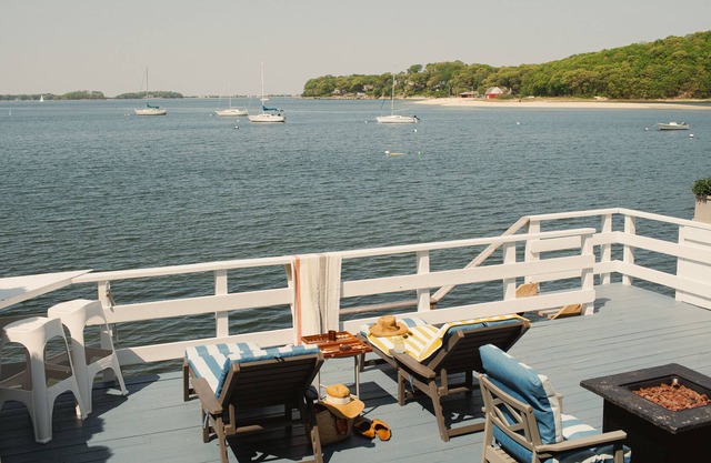 The Harbor House: Beachfront Home 1 hour from NYC