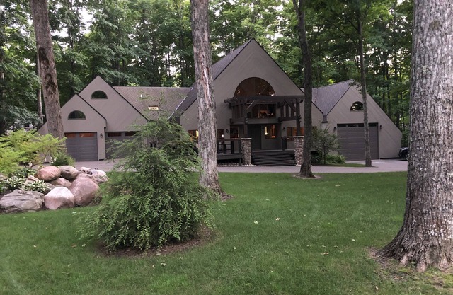 THE HARBOR HOUSE LODGE! Enjoy water sports, golf, skiing and more.