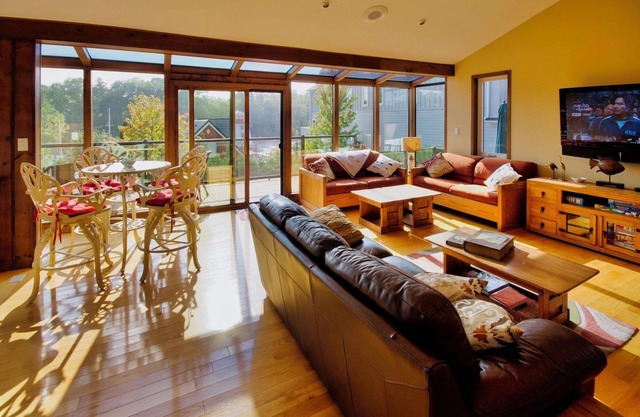 The Harbourview Cottage- Spend Some Time In Grand Bend!