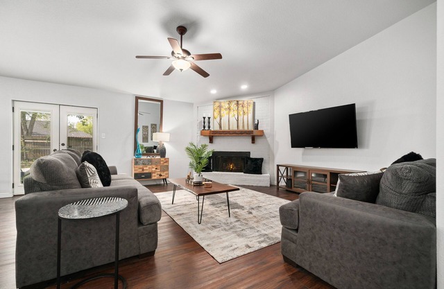 The Haven-Cute 3BR in Town