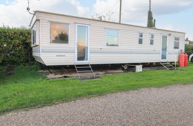 THE HAVEN, pet friendly, country holiday cottage in Bacton