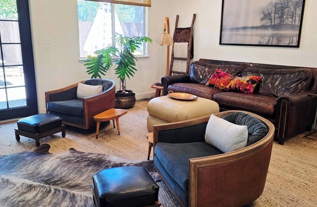 The Haven ★ Steps From Main Street ★ Downtown