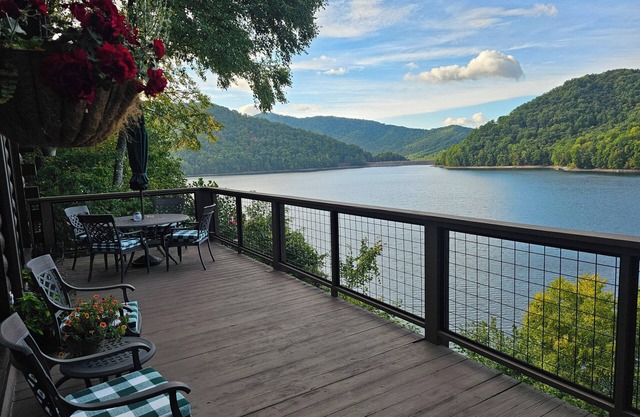 The Hemlock Haven at Nantahala Lake