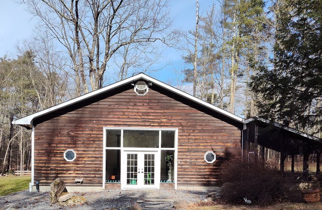 THE HIDDEN COTTAGE Private, Relaxing, Great Location, Has Everything You Need